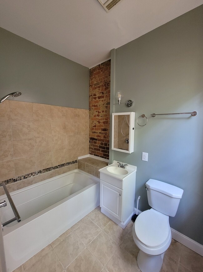 Building Photo - 809 N 21st St
