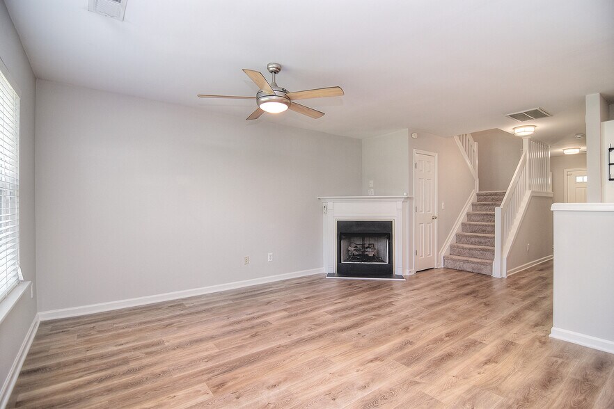 Building Photo - 8339 Christmas Ct
