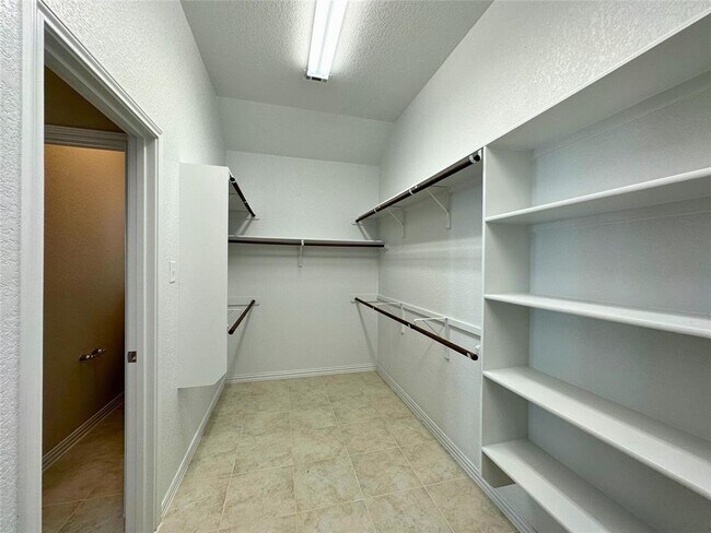 Building Photo - 3117 Hidalgo Loop