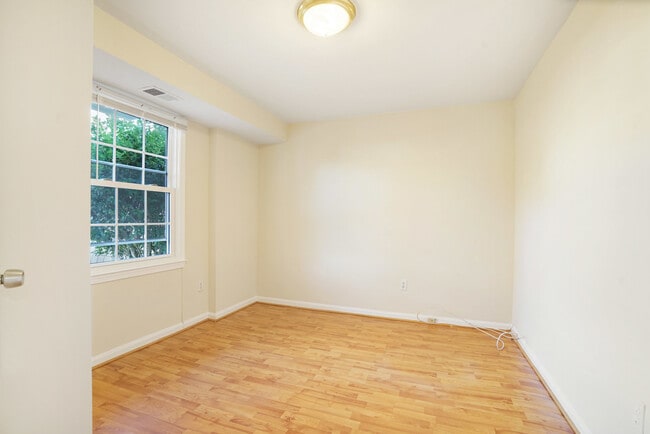 Building Photo - 4339 Cedarlake Ct