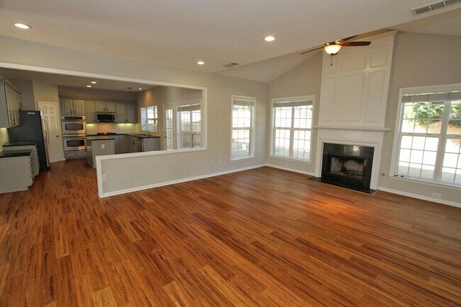 Building Photo - 5057 Bethpage Dr NE