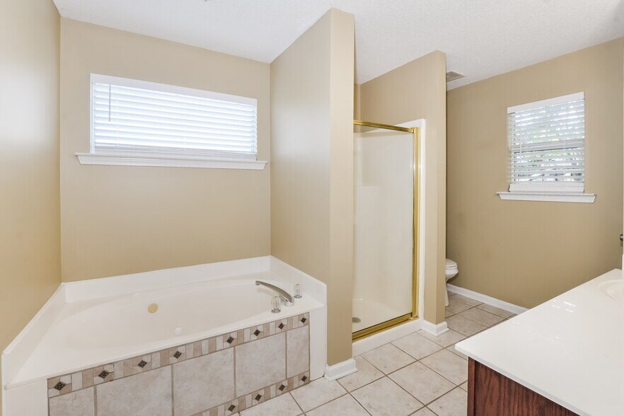 Building Photo - 7642 Fox Hunt Dr E