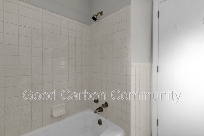 Building Photo - 1190 Orchard Park Rd