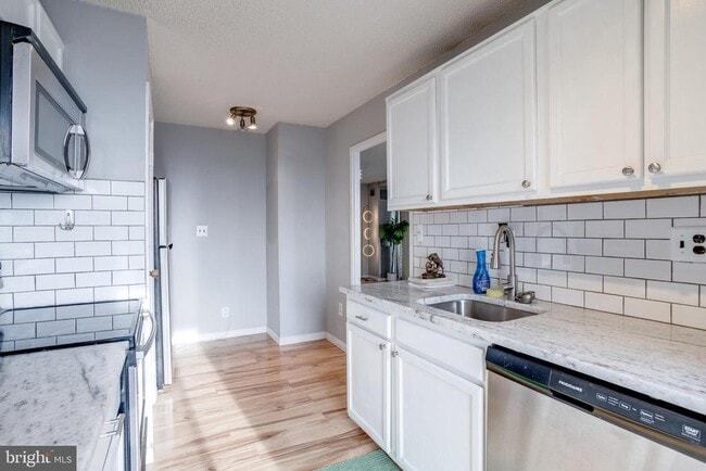 Building Photo - 250 S Reynolds St