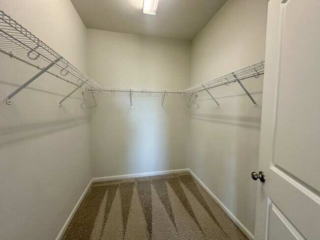 Building Photo - Three Bedroom Home with Large Loft in Heartstone Lakes!