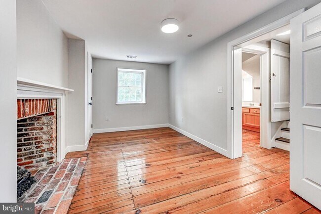 Building Photo - 802 Oella Ave