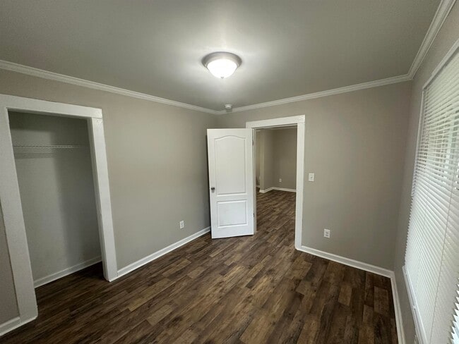 Building Photo - 416 Airline Ext