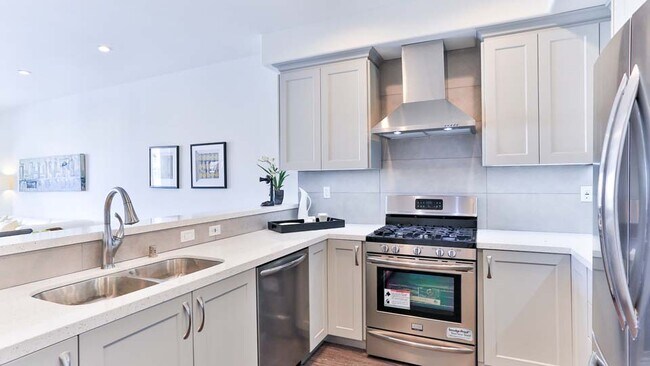 Building Photo - 4354 Teesdale Ave