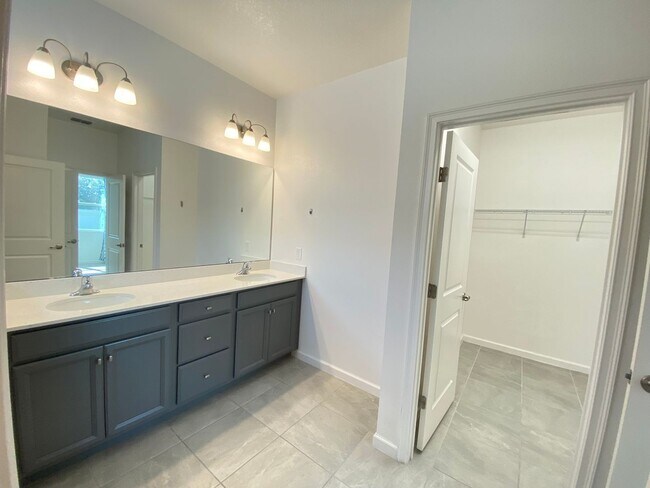 Building Photo - 1273 Hendon Lp