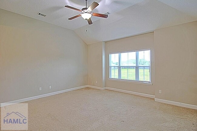 Building Photo - 582 Burke Dr