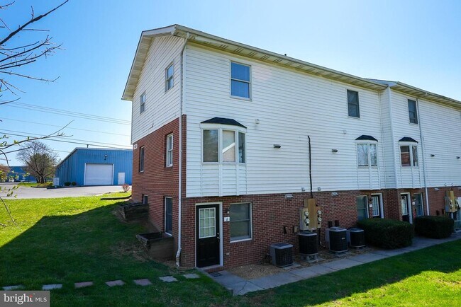 Building Photo - 3107 Shawnee Dr