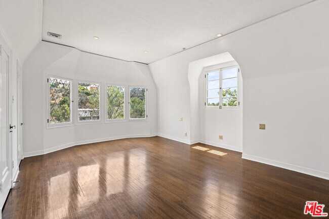 Building Photo - 6311 Heather Dr