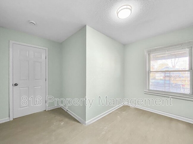 Building Photo - 2231 E 68th St