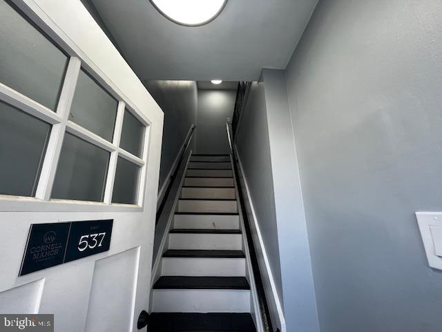 Building Photo - 319 Columbia Ave