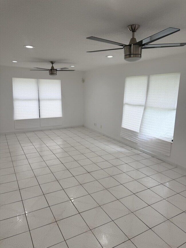 Building Photo - 1334 N Mangonia Dr