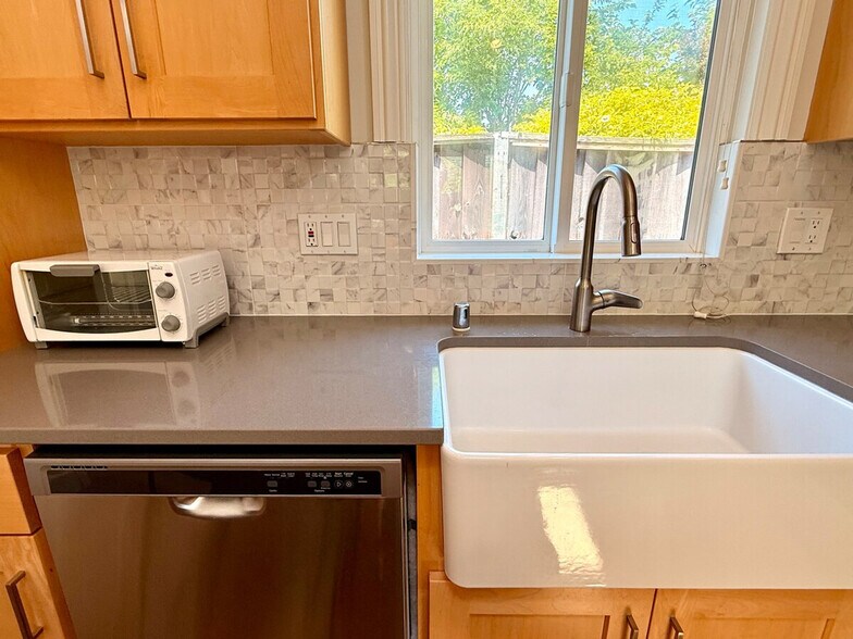 Building Photo - 10699 Larry Way