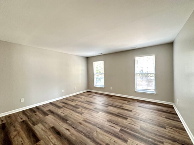 Building Photo - Completely renovated home located in Five ...