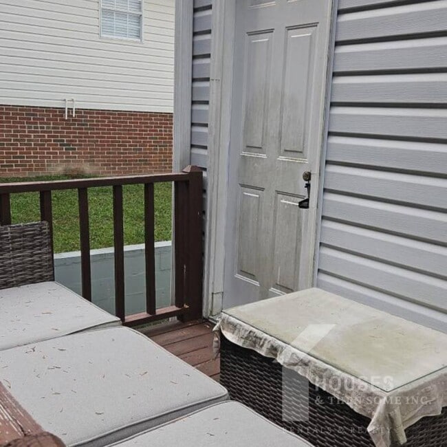 Building Photo - 553 Memorial Dr Ext