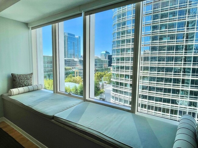 Building Photo - Millennium Stunner! 2BR/2BA 1,245sqft! Pet...