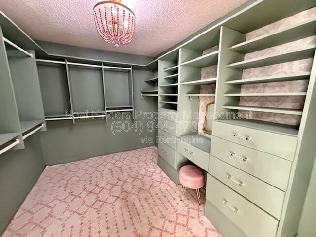 Building Photo - 424 Oak Pond Dr