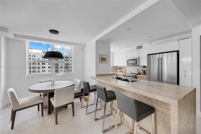 Building Photo - 1155 Brickell Bay Dr