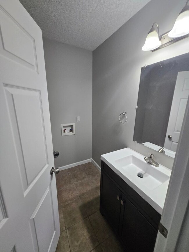 Building Photo - Charming 3 Bedroom Home in Historic Jonesb...