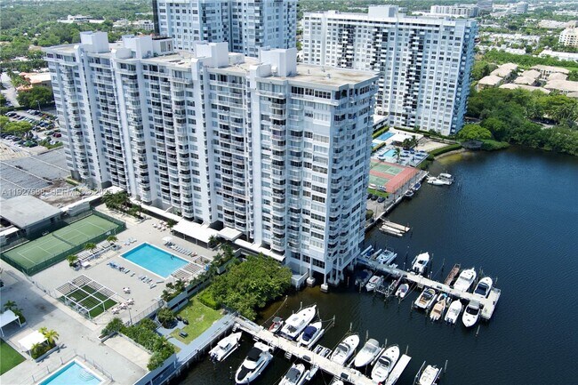 Building Photo - 18071 Biscayne Blvd