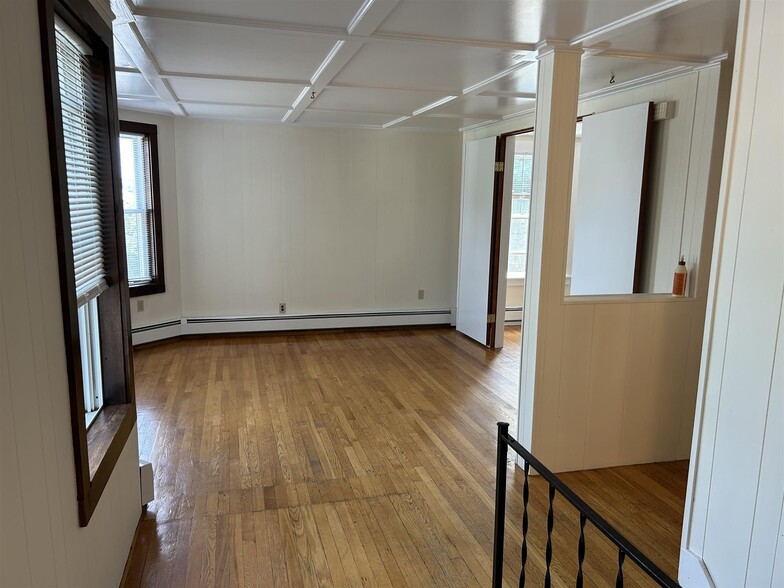 Building Photo - 81 College Ave