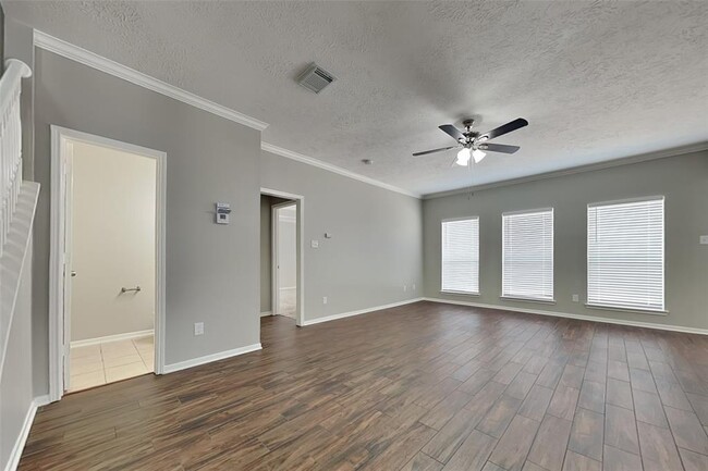 Building Photo - 8523 Discus Dr