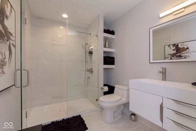 Building Photo - 429 W 86th St