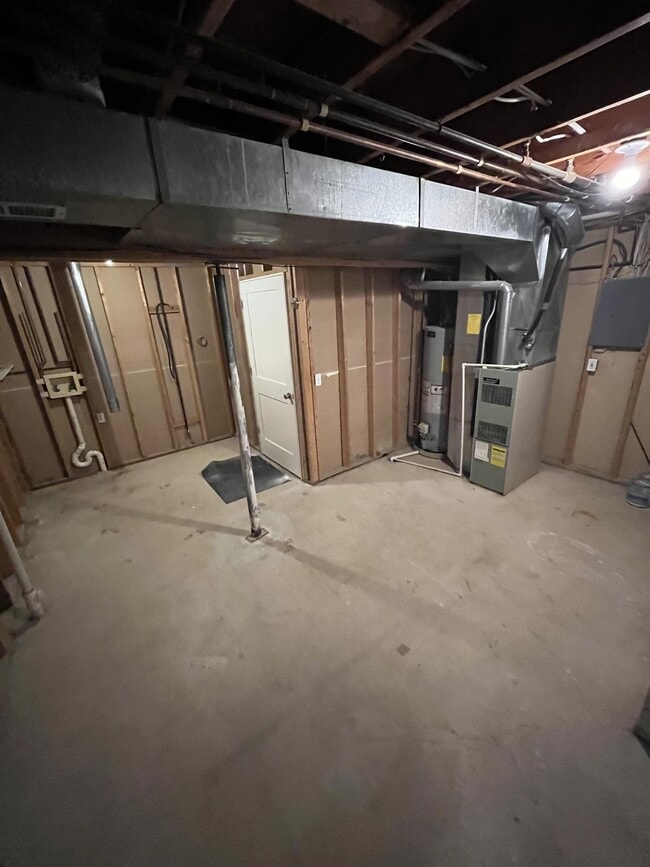 Building Photo - 8002 Green Meadow Ct