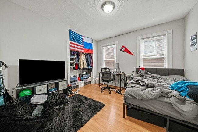 Building Photo - Mission Hill 4 bed...