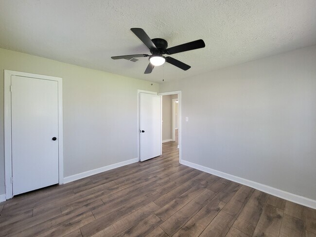 Building Photo - 5815 Southseas St