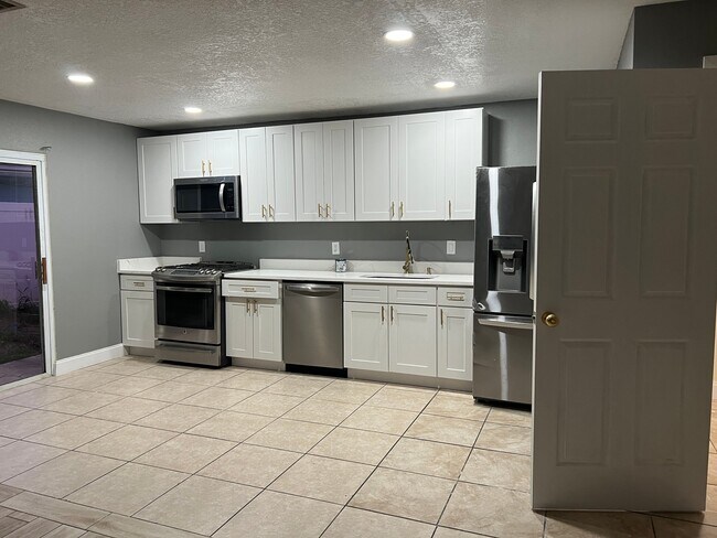 Building Photo - 710 Marlowe Ave
