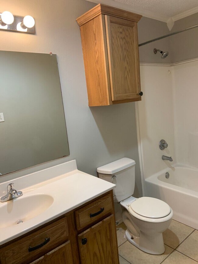 Building Photo - Fantastic House Available June 6th in Fren...