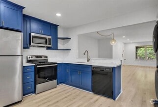 Building Photo - 7718 Royal Ln
