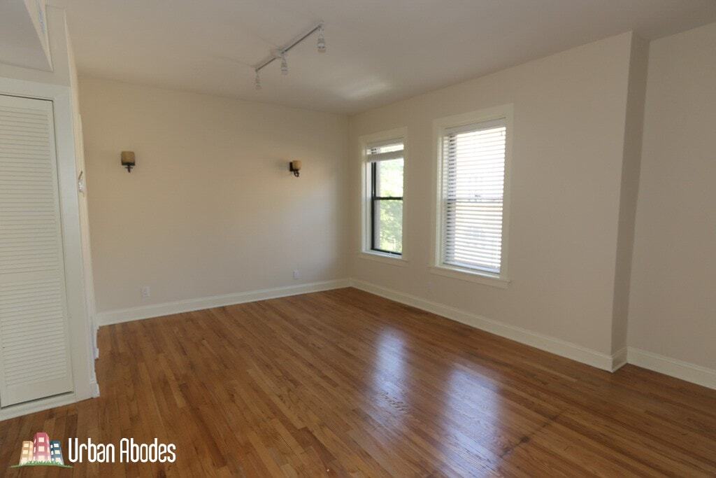 Building Photo - 4036 Ashland N Ave