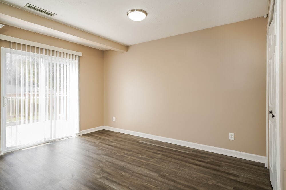 Building Photo - 748 Tulip Ln