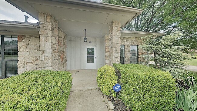 Building Photo - 3 Bedroom 2 Bath Home Conveniently Located in Moore