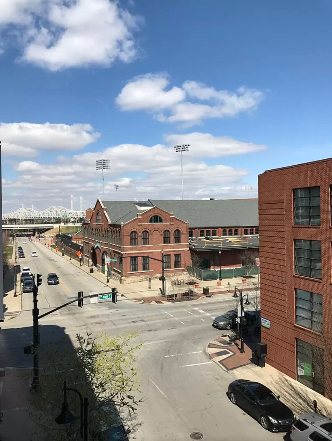 Building Photo - 324 E Main St