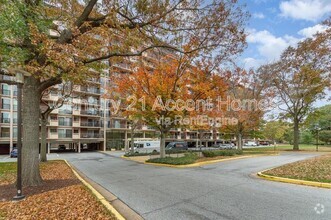 Building Photo - 1300 Army Navy Dr