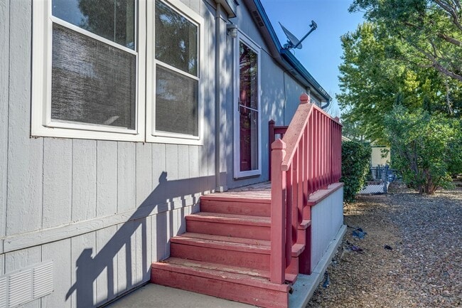 Building Photo - 3 bedroom, 2 bathroom home in 55+ Community of The Villages at Lynx Creek