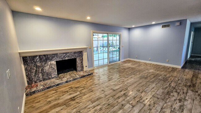 Building Photo - 1042 Lawanda Pl