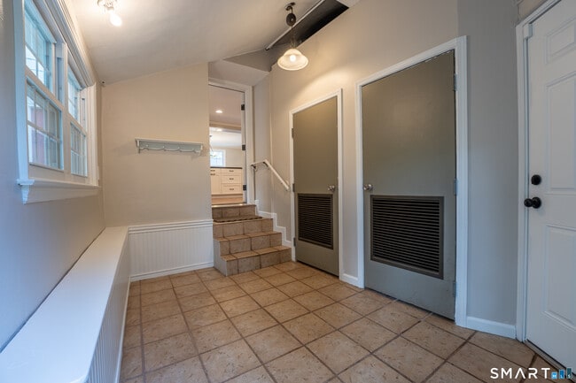 Building Photo - 30 Hillsboro Dr