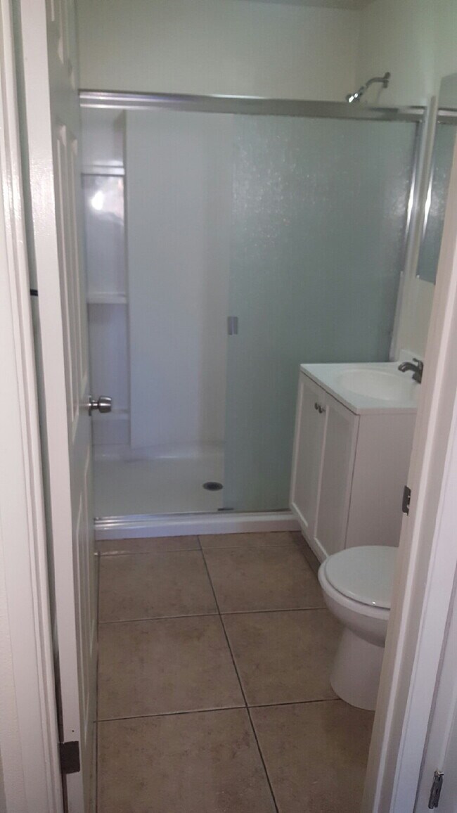 Building Photo - Merced: $799 Comfortable energy efficient ...