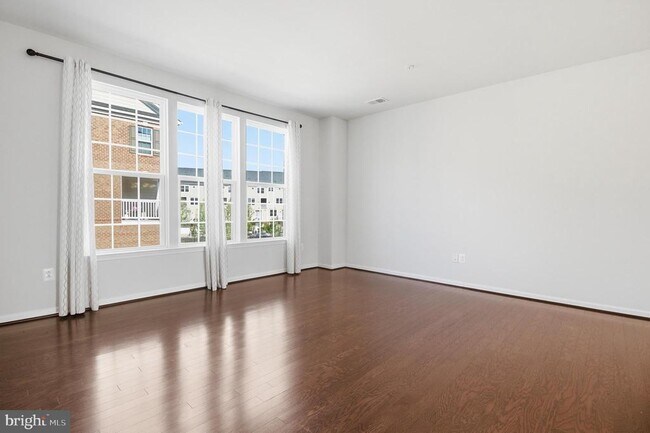 Building Photo - 13735 Air and Space Museum Pkwy