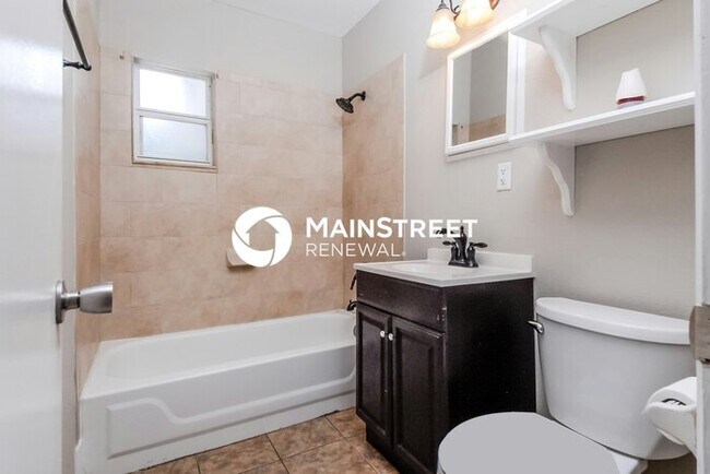 Building Photo - 3 Bedroom Pet-Friendly Home in Tampa, FL with Main Street Renewal