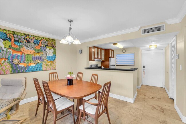 Building Photo - 10825 SW 112th Ave