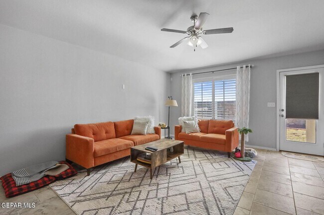 Building Photo - 3917 Desert Dunes Dr