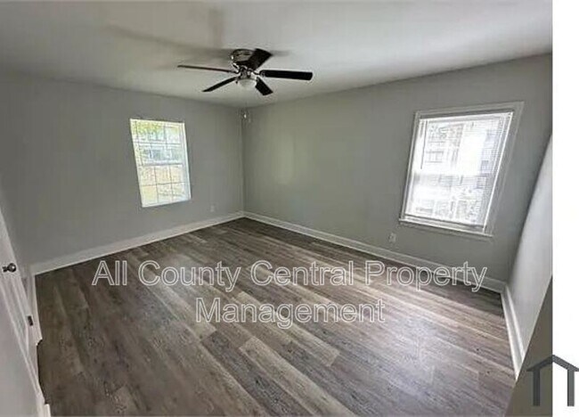 Building Photo - 1601 Center St S